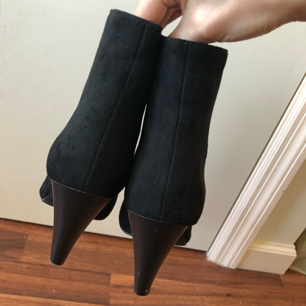 【FOREVER 21】FAUX SUEDE ANKLE BOOTS. SIZE 7.5 - Picture 3 of 7